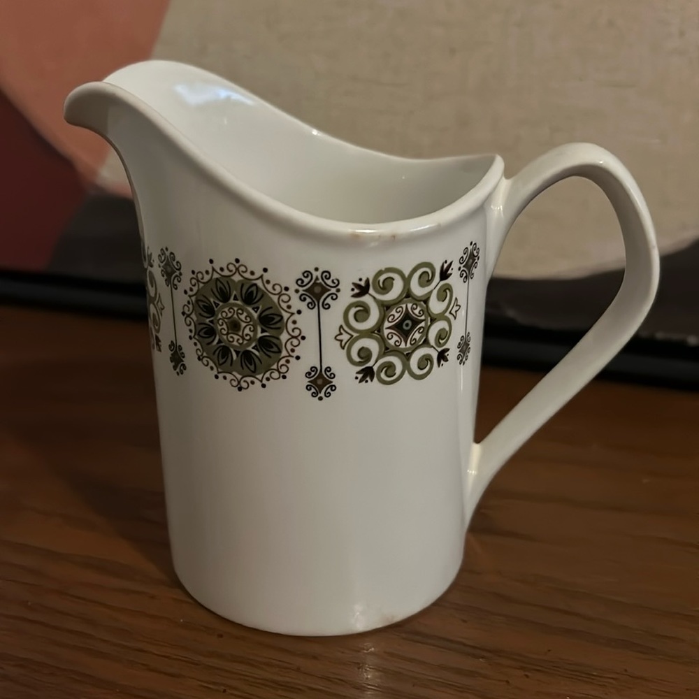 Johnson’s brothers mid century tall gravy cup/ creamer jug